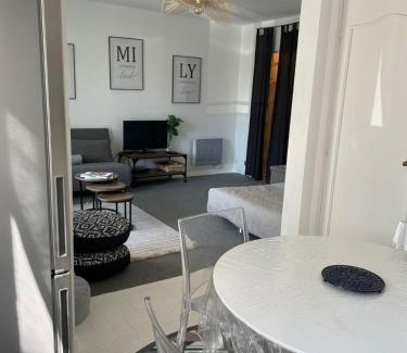 Le Brusc Apartamento | Nice studio in the heart of Six-Fours-les-Plages