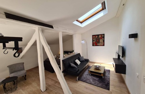 Marengo - Jolimont Apartamento | Nice studio under the roof ideal for 2 in Toulouse