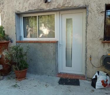 Saint-Martin-du-Var Apartamento | Nice Studio with terrace and free parking