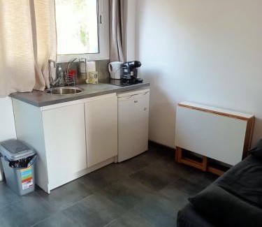 Saint-Martin-du-Var Apartamento | Nice Studio with terrace and free parking