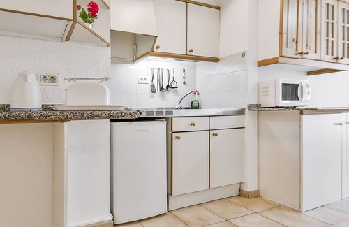 Los Cristianos Apartamento | Bonito estudio con vista a la piscina climatizada en "Castle Harbour", Los Cristianos, Tenerife