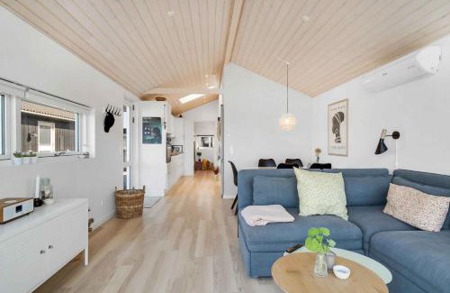 Karrebksminde Casa | Nice Summer House Near The Water's Edge