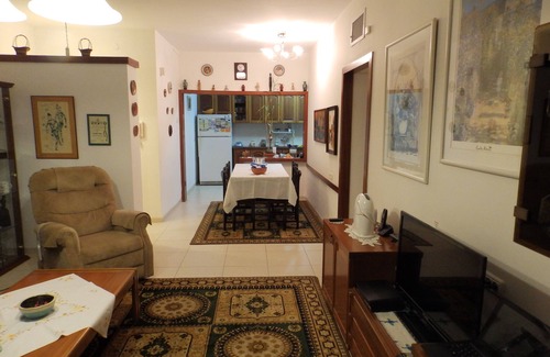 Haifa Apartamento | Agradable y soleado 3BR + Balcón, Fácil de llegar en coche, transporte / pública y ...