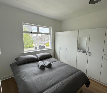Glasnevin Casa | Nice Triple Room at 2 Iveragh Rd-7