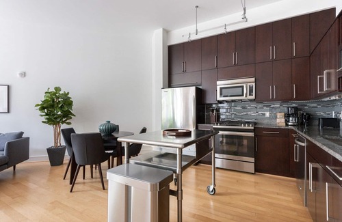 McLean Apartamento | Nice Tysons Corner 1BR w/ Gym & Pool, nr Galleria Mall, by Blueground