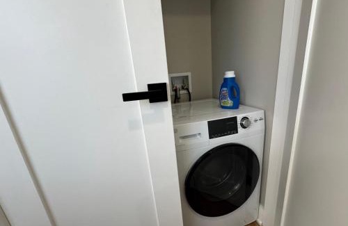 Northeast Apartamento | NICE Updated Apartment near Metro