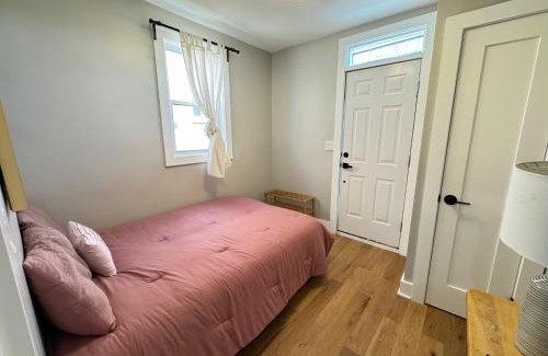 Northeast Apartamento | NICE Updated Apartment near Metro
