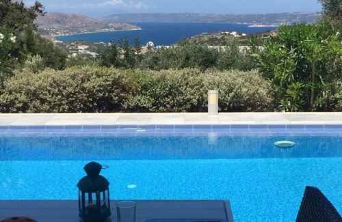 Kambia Villa | Bonita villa para 1 a 4 personas, vista al mar y montaña, piscina privada
