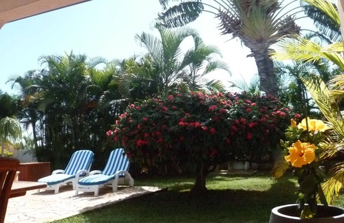 La Possession Villa | Hermosa villa en una sola planta, gran piscina en un hermoso jardín.