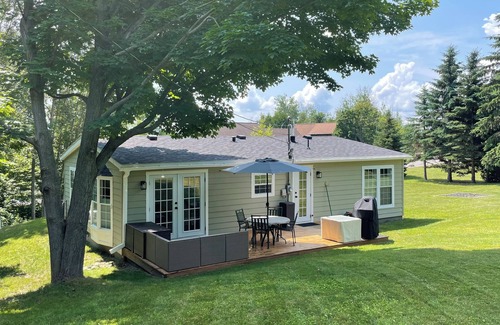 Charlevoix Casa | Nicely Appointed North Side Charlevoix Home