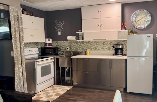 Palm City Apartamento | Muy bien decorado 1 dormitorio 1 baño Eficiencia