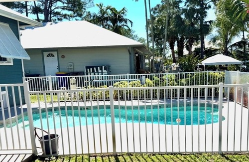 Palm City Apartamento | Muy bien decorado 1 dormitorio 1 baño Eficiencia