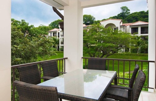 Coco Apartamento | Nicely decorated 3rd-floor beauty with pool-view balcony in Coco