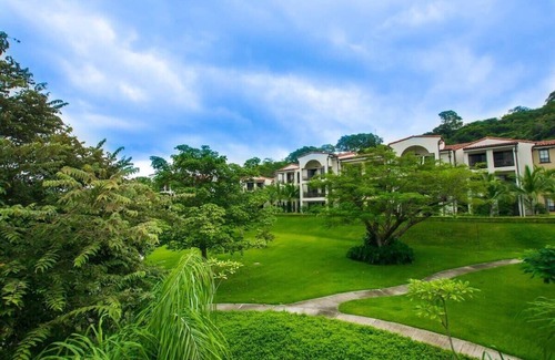 Coco Apartamento | Nicely decorated 3rd-floor beauty with pool-view balcony in Coco