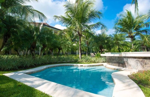 Coco Apartamento | Nicely decorated 3rd-floor beauty with pool-view balcony in Coco