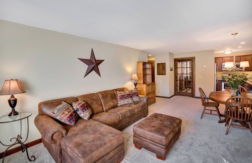 Central Vermont- Killington Condominio | Esquí en / esquíe directamente desde su puerta con piscina, jacuzzi y gimnasio