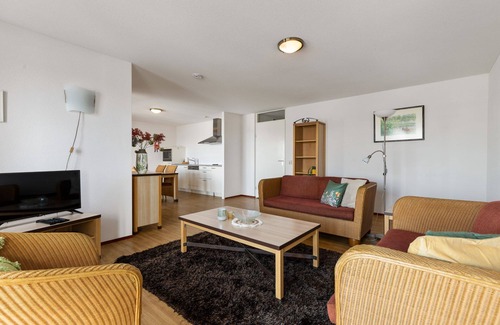 Municipality of Hellevoetsluis Apartamento | Nicely furnished 4-pers. apartment with unique harbor view located at Cape Helius holiday park.