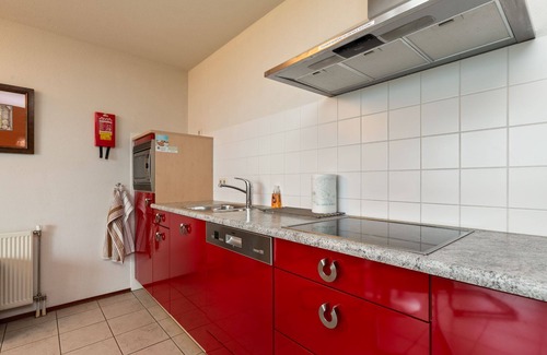 Municipality of Hellevoetsluis Apartamento | Nicely furnished 4-pers. apartment with unique harbor view located at Cape Helius holiday park.