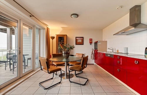 Municipality of Hellevoetsluis Apartamento | Nicely furnished 4-pers. apartment with unique harbor view located at Cape Helius holiday park.