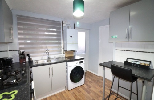 Greenhithe Casa | Nicely Furnished 2 Bedroom House In A Peaceful & Central Location