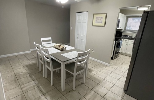 Newark Casa | Nicely renovated end-unit townhome centrally located within the UD campus area.