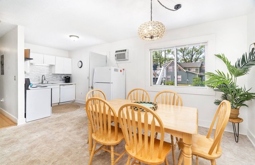La Pointe Apartamento | Niche Suite at Ferry Landing Suites in Downtown La Pointe!