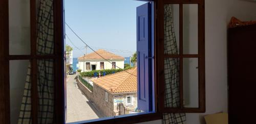 Petra Casa | Nicholas House
