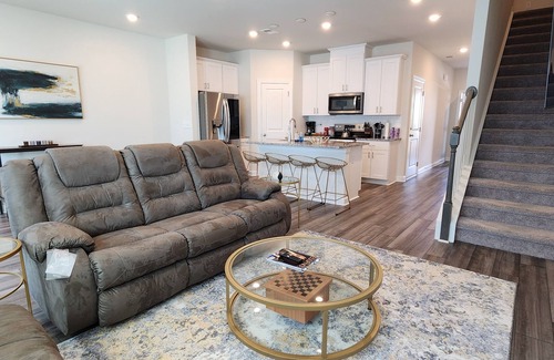 Oakdale Casa | Nicknamed The Blue Oasis for its elegant decor and cozy atmosphere.
