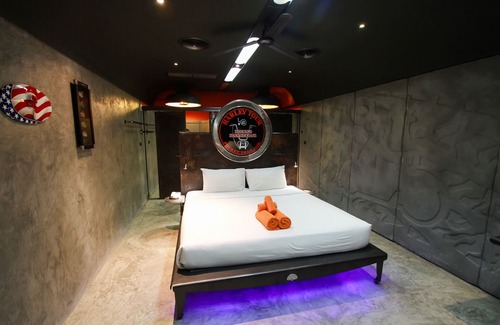 Patong Hotel | Nicky's Handlebar Hotel