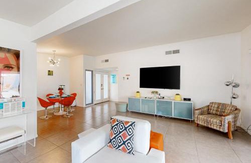 Racquet Club South Casa | Nicola Modern - 68794