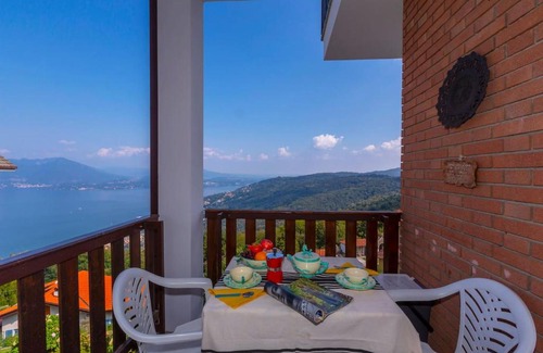 Levo Apartamento | Nicoletta's Lake View On Stresa Hills