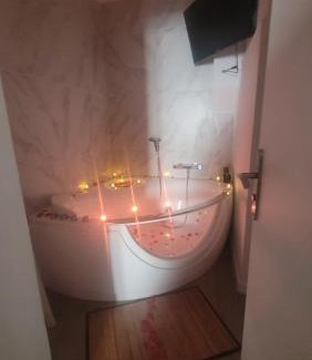Mery-sur-Oise Apartamento | Nid d'amour et bain à remous près d'Auvers sur Oise