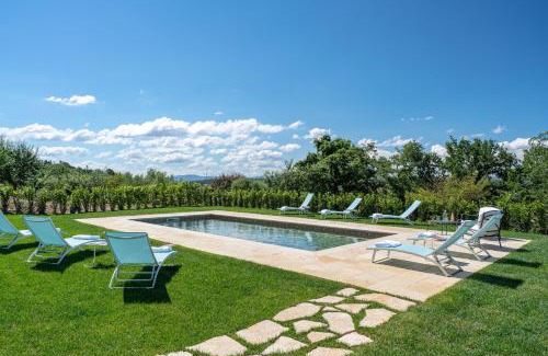 San Gimignano Villa | Nido del Merlo by VacaVilla
