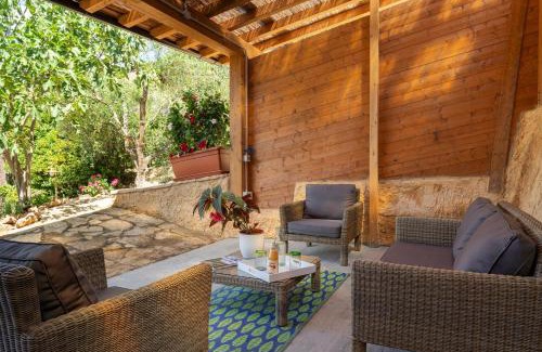 San Gimignano Villa | Nido del Merlo by VacaVilla