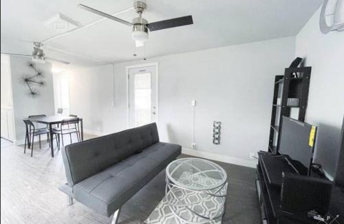 Visalia Casa | Nifty Trailer With Spacious Parking
