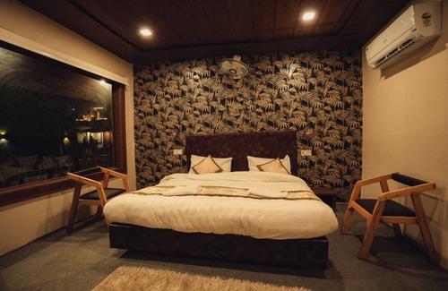 Rishikesh Hotel | Night in Paradise