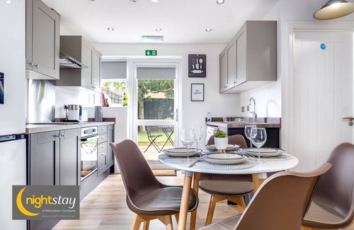 Stonnall Casa | Night Stay - Alpha House