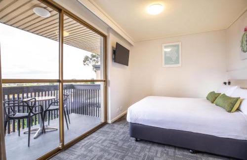 Doncaster Hotel | Nightcap at Shoppingtown Hotel