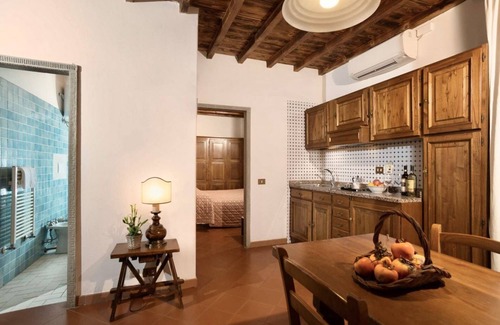 San Donato in Fronzano Apartamento | Nightingale Farm Three-room apartment sleeps 4