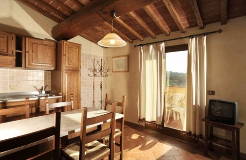 San Donato in Fronzano Apartamento | Nightingale Farm Three-room apartment sleeps 4