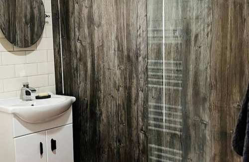 Vale of Glamorgan Cabaña | Nightingale Cottage