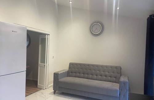 Llansamlet Casa | Nightly weekly monthly stays in this luxury holiday home