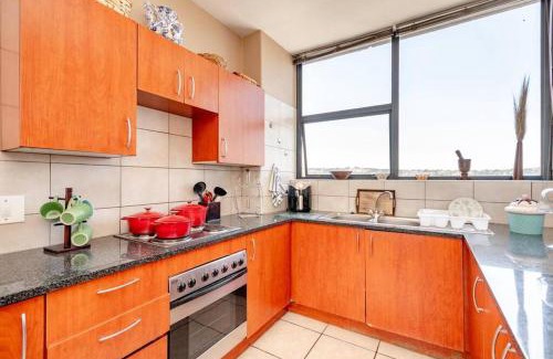 Edenvale Apartamento | Nights in the Sky, 13th floor with city views