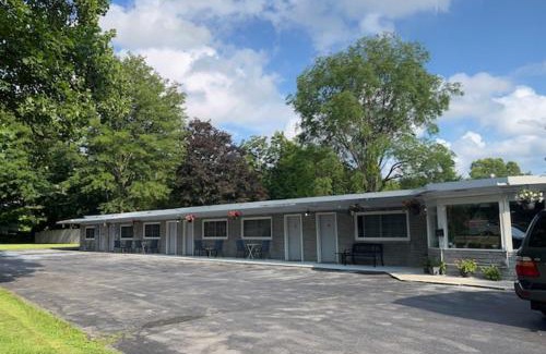 Camillus Hotel | Nightshade Inn & Gardens