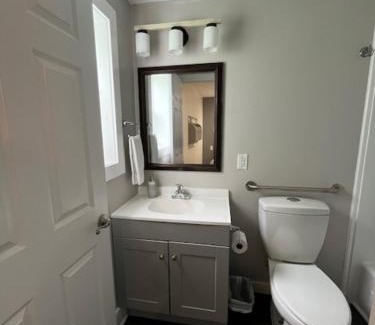 Camillus Hotel | Nightshade Inn & Gardens