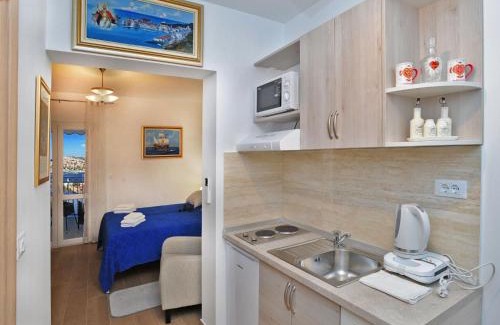 Gruz Apartamento | Nika Family Apartments - Comfort Studio Apartment with Balcony and Sea View A4