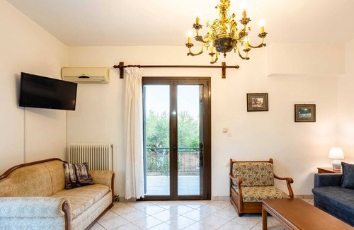 Agrilos Apartamento | Niko's Family Haven - Lagouvardos Garden Gem