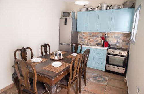 Oitylo Casa | Nikolas place