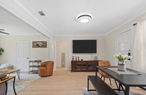 Waco Casa | Nik’s Bear Cave