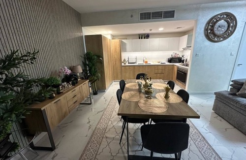 Al Raha Beach Apartamento | IN ABU DHABI three-bedroom duplex apartment accommodate 4 people.facilities